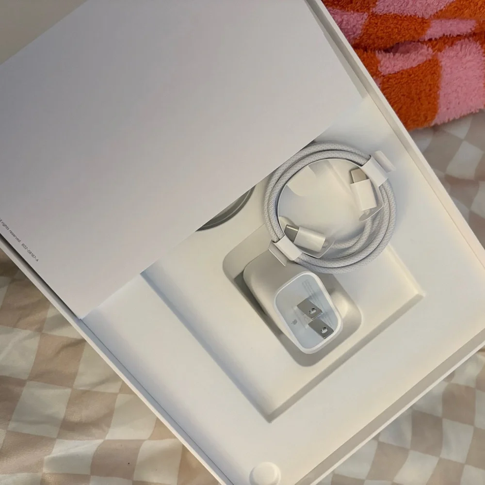 Brand new in box yellow A16 Apple Ipad 128 gb